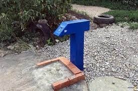 Бесплатных остается все меньше с каждым годом. Все больше платят централизовано,или непосредственно на колоке. Появились сайты с обсуждением,как взломать платную колонку.