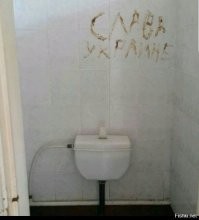 Робот туп, работая по программе он не уберёт валяюшуюся на полу бумагу, не сообщит о поломаном стульчаке, не увидит мазню на стенах...
Человек пока незаменим.