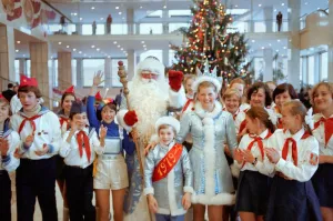 78/79 у меня ещё лезут слюнявые пузыри и мне почти уже год.