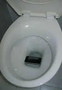 1-ый айфон в 2023 году? Охренеть какая "удача"...