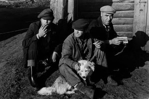 Если с лева на право, Гарик Сукачёв, Агутин, а вот правый кто, что-то я его не узнаю?