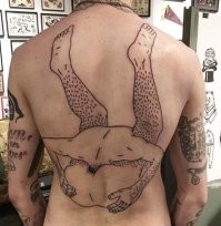 25 крайне странных тату, которые хочется развидеть