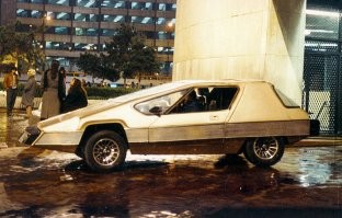 Сразу вспоминаются авто из "Вспомнить всё" со Шварцем