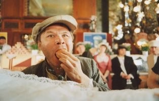 "Ну, взял на пробу горемыка мандарин. И вся-то цена этому мандарину три копейки. И вот они уж свистят, как соловьи весной в лесу, тревожат милицию..."(с)