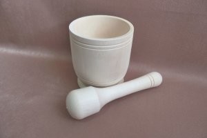 Может пестик от ступки? Для пробки от графина "ручка" слишком длинная