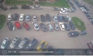 Откуда ты взял 8 секунд? Он закончил поворот на 7 секунде, наезд произошёл на 13-ой и того 6 секунд. Если оставить 40 метров, то 6,6 м/с или 23 км/ч. Плюс он дважды дал газа на 11-ой и 13-ой секундах, т.е. двигался с ускорением и потерял время на перенос ноги с педали газа на тормоз.