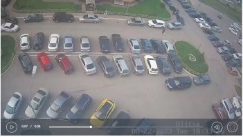 Откуда ты взял 8 секунд? Он закончил поворот на 7 секунде, наезд произошёл на 13-ой и того 6 секунд. Если оставить 40 метров, то 6,6 м/с или 23 км/ч. Плюс он дважды дал газа на 11-ой и 13-ой секундах, т.е. двигался с ускорением и потерял время на перенос ноги с педали газа на тормоз.