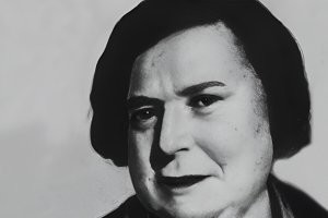 Странно, что отсутствует самая знаменитая женщина мафиози - мамаша Баркер, про которую спели даже Boney M.
"Мамаша Баркер (англ. Ma Barker; настоящее имя Аризона Донни Баркер, англ. Arizona Donnie Barker, урожд. Кларк; 8 октября 1873   16 января 1935)   прозвище матери нескольких преступников-братьев из так называемой «банды Баркеров-Карписа», имевшей большую известность в США в начале 1930-х годов. В первой половине XX века считалась лидером, «мозговым центром» банды и жестокой преступницей"