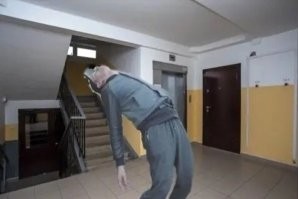 Я вот не пойму. Чё их всех одинаково выворачивает?