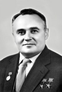 Перед Сережей