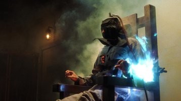 а что случилось со старой-доброй самой гуманной лякстрической табуреткой?