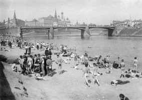 Жаркие пляжи прошлых эпох. 14 исторических кадров, которые не оставят вас равнодушными