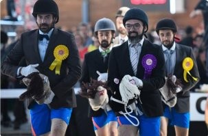 за ней уже едут поклонники