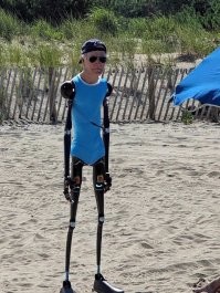 Человекоподобный робот Байдека нарисовал кошку и ответил на критику.