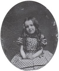 Да уж, перерисовали, так пририсовали, что от 8-ми летней девочки осталась какая то мамзель...Вот её настоящее фото