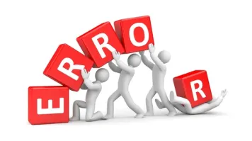 Жительница Австралии сняла питона, сползающего с крыши на дерево  
 ЗАсняла питона   , ну или сняла НА ВИДЕО