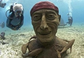 под водой не так скучно как кажется на первый взгляд =)
Человек-легенда!