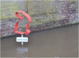 Голландцы вообще изрядные затейники. Это фото канала в Амерсфорте.