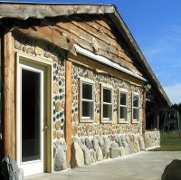 самый дешевый материал ?
чурки (не черножопые а деревянные) и глина (ее везде полно) по итогу можно построить вот такой дом