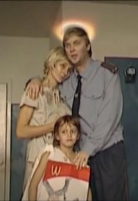 Delivery School: в Уфе школьница пошла на учебу с сумкой службы доставки вместо портфеля