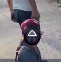 Лица какие интересные... 

То ли зерна кофе, то ли черная жопа...