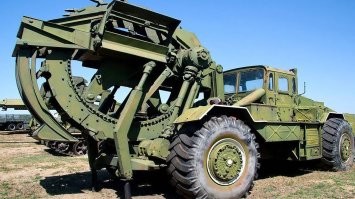 У нас такие стояли в парке.  Хорошо, что не пришлось на них работать.