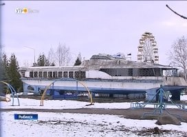 Да уж.....Я там мультики смотрел в 1978 году. 
А ещё тамбыло кафе в Ракете (СПК). Только сгорело оно