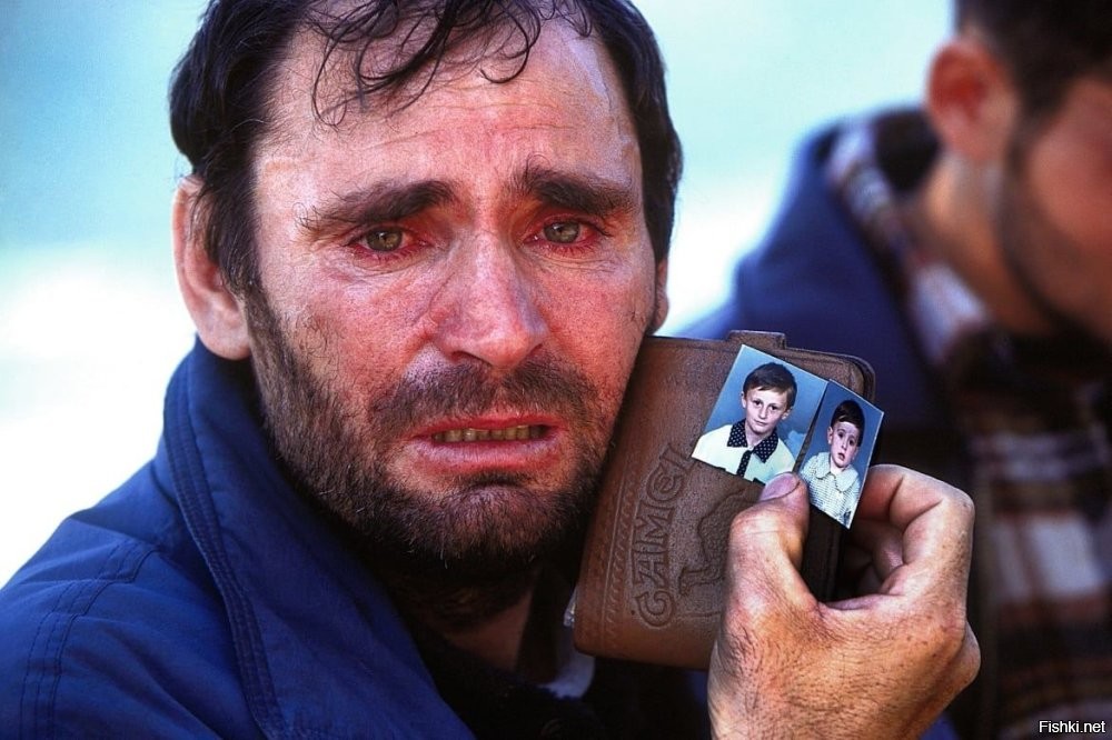 Фотографии сербских семей и детей, вырезанных косовскими албанцами показать не хочет?