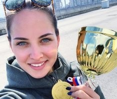 Ииииииии, бонусом!
Настя Брызгалова, кёрлинг