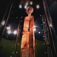 Против Шигирского идола христанутые дегенераты, с явными признаками ПГМ, развернули чуть ли не войну! Эти шизоиды требуют убрать скульптуру из экспозиции и "не прославлять языческие символы"! Там какая-то баба - божья овца - целую петицию написала... Просто конченные сектанты, в натуре!!!