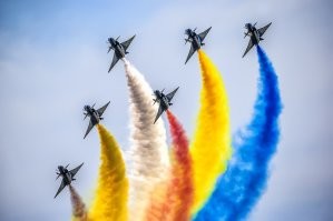 приметно вот так:
.
а теперь расскажи нам историю про красный, желтый и синий авиа-керосин