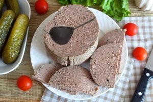 Олаф Шольц опубликовал фото с повязкой на глазу и попросил сделать ему мемов