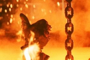 Мотороллер не дождался хозяина и отправился в плавание, чуть не сбив дворника