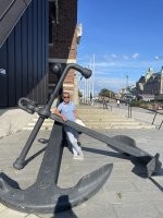 Был в Копенгагене с 11-14 августа и что то скучно стало и поехал в Мальме это Швеция , на поезде минут 25 и мост как крымский , короче там был праздник и аттракционы , станция сразу у центра города . Идем с женой а там 2 черных до малолетки пристали , на вид девочке лет ну скажем 13-14 , как моему сыну , стоит зашуганная а все проходят , моя мне не встревай . Подхожу говорю что случилось они иди своей дорогой , я говорю сынок я пойду туда только с вами , они откуда ты ? говорю я Русский ! вот тут ступор сразу и один говорит Путин хорошо , Россия хорошо . Я говорю от девочки ушли и все . Ушли а девочка стоит испуганная и даже спасибо не сказала . Можете считать что я это придумал или пруфы опять нужны на камеру ? . Я знаю как себя вести с этой чернотой , у меня их много было в подчинении и если дать слабинку то все , тебя сразу затопчут . На фото морская академия .