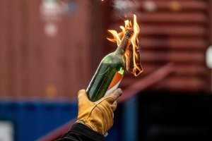 Во Владивостоке водитель включил матерные частушки на весь город