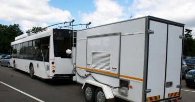 Мужчина разогнал Tesla Model S Plaid до 328 км/ч