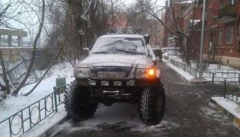 Большую часть жизни, прожил с окнами, выходящими на железную дорогу, депо и "правительственный вокзал".