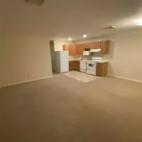 Что тут странного, обычная столовая в офисе, для тех, кто не хочет или не может в ближайшую кафешку сбегать.
 Внесут десяток столиков, и вуаля. 
У нас была почти такая же.