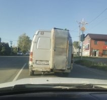 Суровый российский кемпер с вынесенным сортиром,где можно курить))))