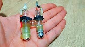 Сейчас уже ртутный градусник найти - проблема. А что бы 10 кг. ртути набрать - денег у школьников не хватит. Если че,в градуснике 1-2 грамма ртути. 
А вот в промышленных приборах могут быть десятки и сотни грамм. 
 Например, у нас на работе используются элементы питания,реле,датчики положения, где ртути на порядки больше,чем в градусниках.