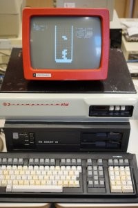 Не было, я тоже из-за этой фотки зашёл. Вообще тетрис на NES появился ближе к 90-м. Порылся, нашёл фотку оригинального тетриса на компьютере, для которого он изначально был написан