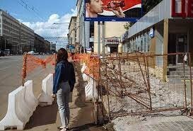 Был недавно в Москве,ничего не изменилось..Даже ограждения советские.