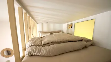 Ну, вот квартиры за 22,5 и 28,6 лямов рублей. Первая аж целых 13 квадратов, вторая ещё больше- 14 квадратов. Зато чисто, уютно и в центре (Осло), потому их и купили.