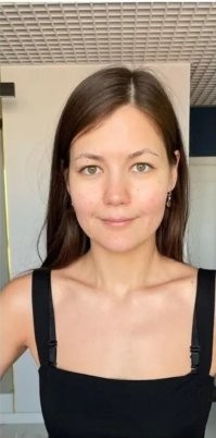 Двоих можно было и не окрашивать. Симпатичные девушки.