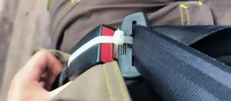 При столкновении лопнет и вылетающее через лобовое тело они не держат. Не надо так делать.