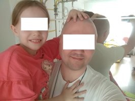 Во время пандемии ничего не работало, из дома выходить нельзя, а я зарос, как слон... В итоге просто взял бритву и побрился налысо. Жена несколько часов со мной не общалась, а дочь поддержала.....
