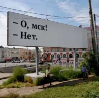 Боже! Какого года это фото? Почему все поросло бурьяном? Такого запустения даже в 90–е не было((