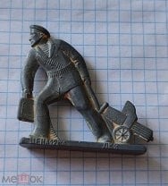 Малому не мешало бы подарить.  на долгую память!