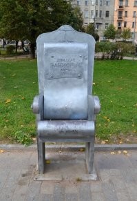 Юозас Будрайтис, Донатас Банионис, Регимантас Адомайтис, Альгимантас Масюлис. Да плевать на нынешние власти, эти люди запечатанны в моем мозгу.