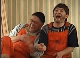 В Барнауле кирпичи отвалились от многоэтажного дома и едва не попали в людей